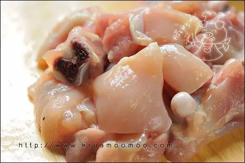 สะโพกไก่หั่น/สับเป็นชิ้นๆ