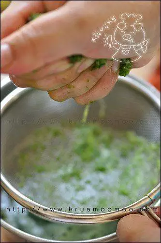 ขยำให้น้ำออกมาให้หมด