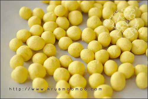 ปั้นเป็นลูกเล็กๆ