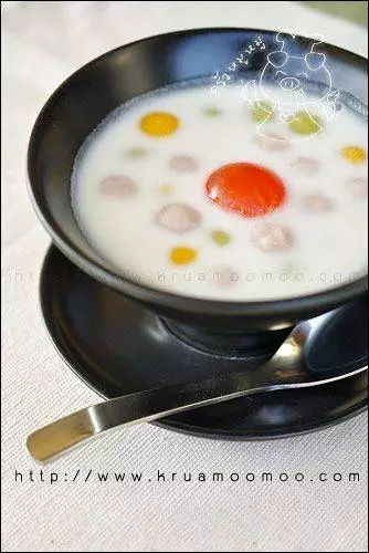 บัวลอยสามสีไข่เค็ม