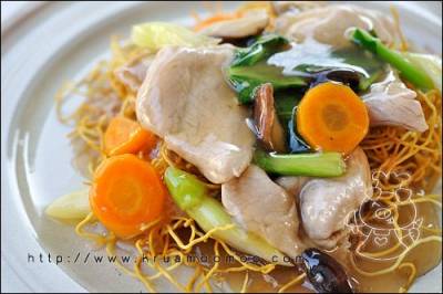 วิธีทำ บะหมี่กรอบราดหน้าหมูนุ่ม