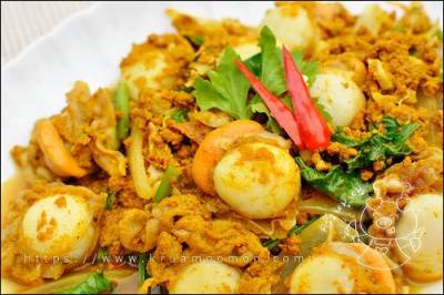 หอยเชลล์ผัดผงกะหรี่ เนื้อหอยเชลล์หวานๆ