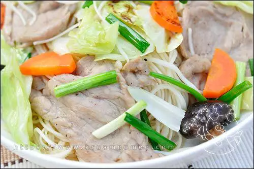 มี่แต่หมูกับผัก แทบไมเห็นเส้น