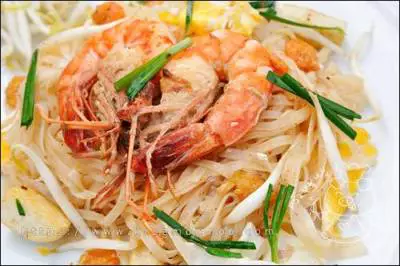 ผัดไทยกุ้งสด คนไทยชอบ คนต่างชาติก็ชอบ